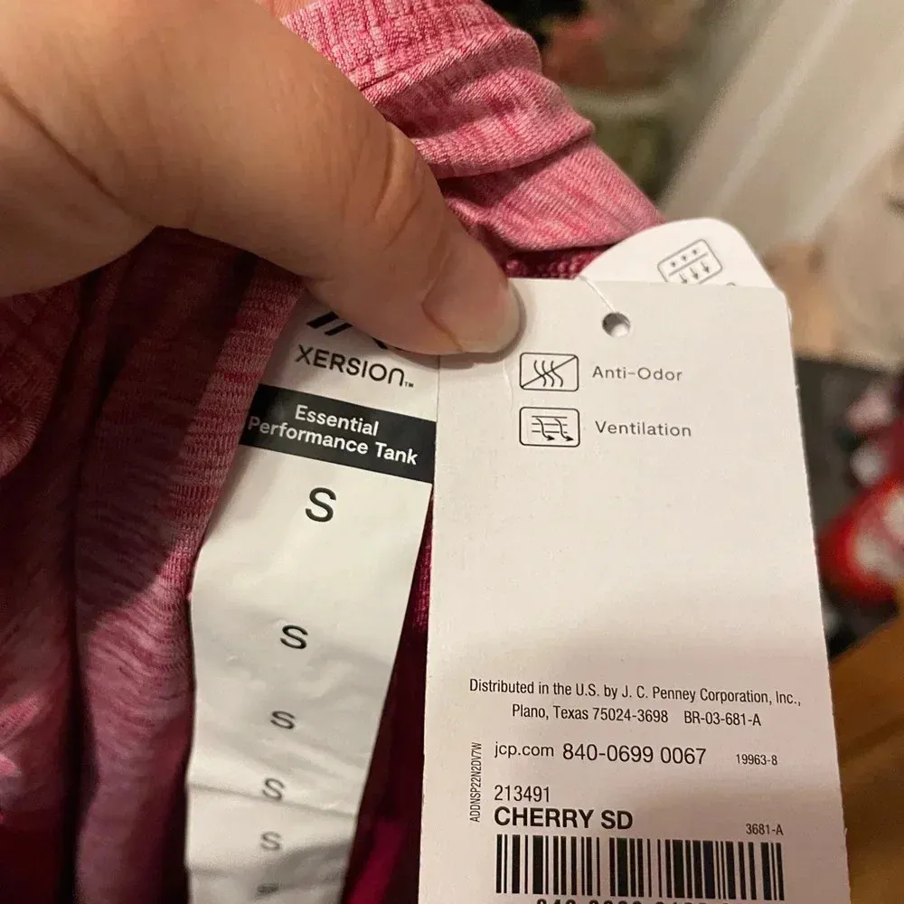 NWT XERSION RED RACERBACK ACTIVE TANK - Image 3