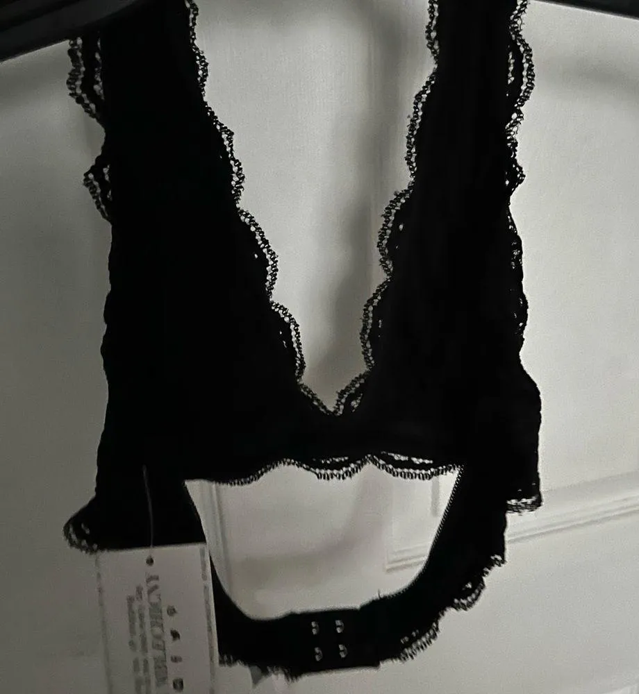 NWT black lacy bralette Size M - Image 2