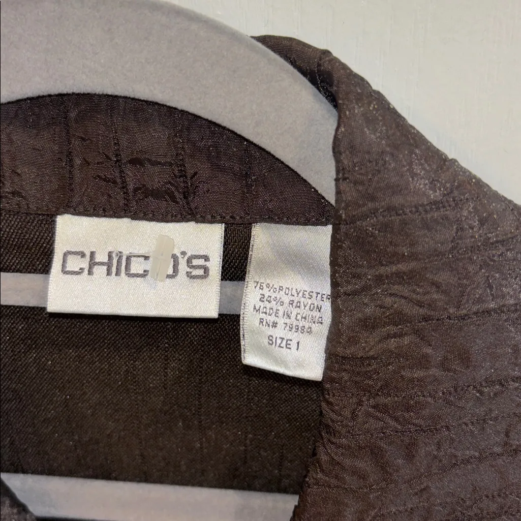 CHICO’S CHOCOLATE BROWN TEXTURED SATIN JACKET SIZE ONE (8/10) LONG SLEEVES - Image 4