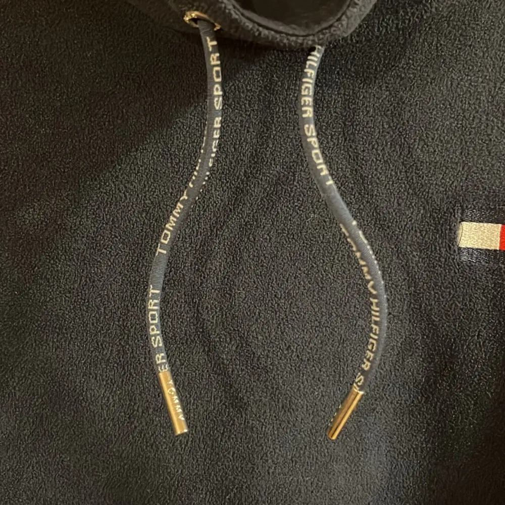 Tommy Hilfiger sport women’s fleece top size small. - Image 2