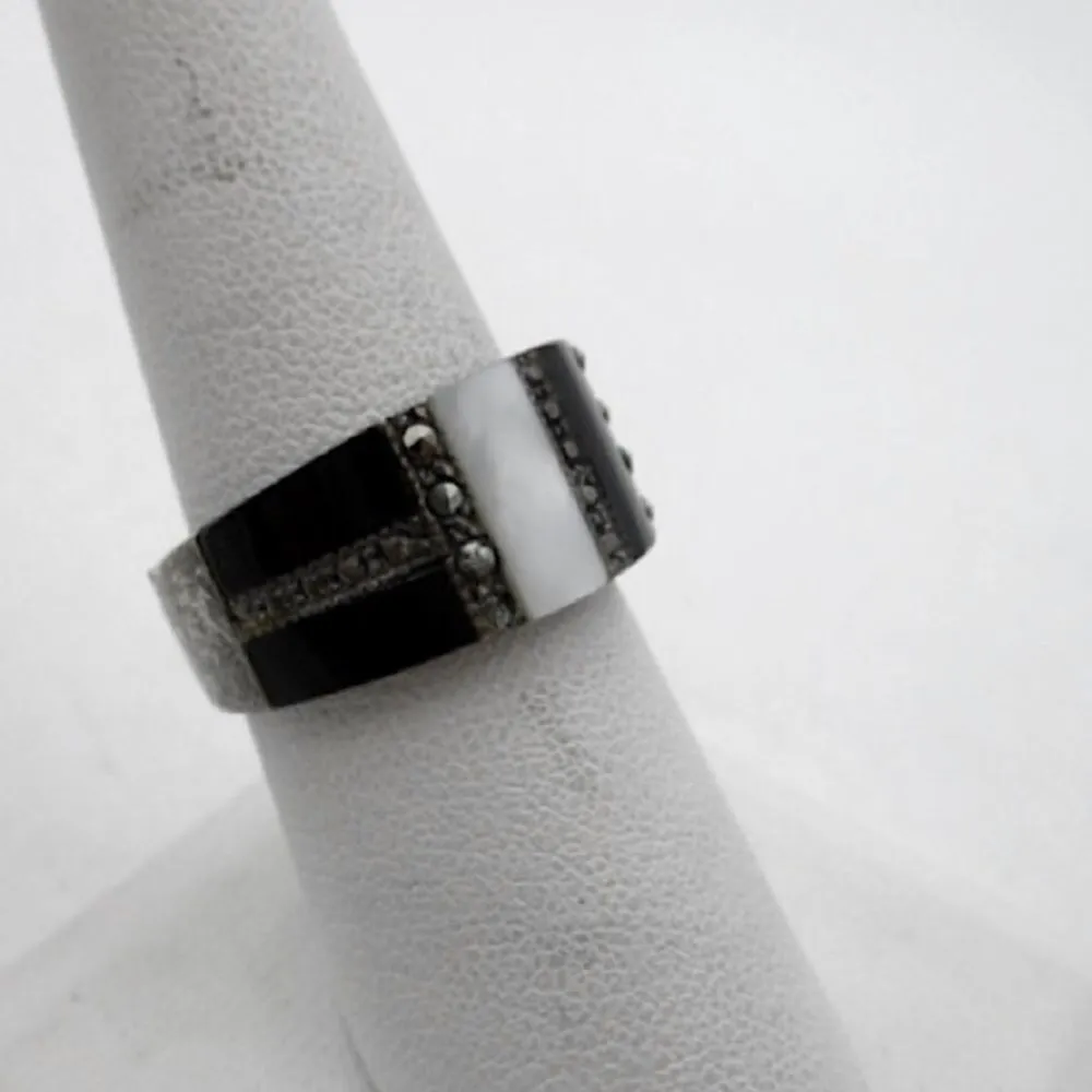 Vintage Mother of Pearl Black Onyx Marcasite Sterling Silver Ring - Image 5