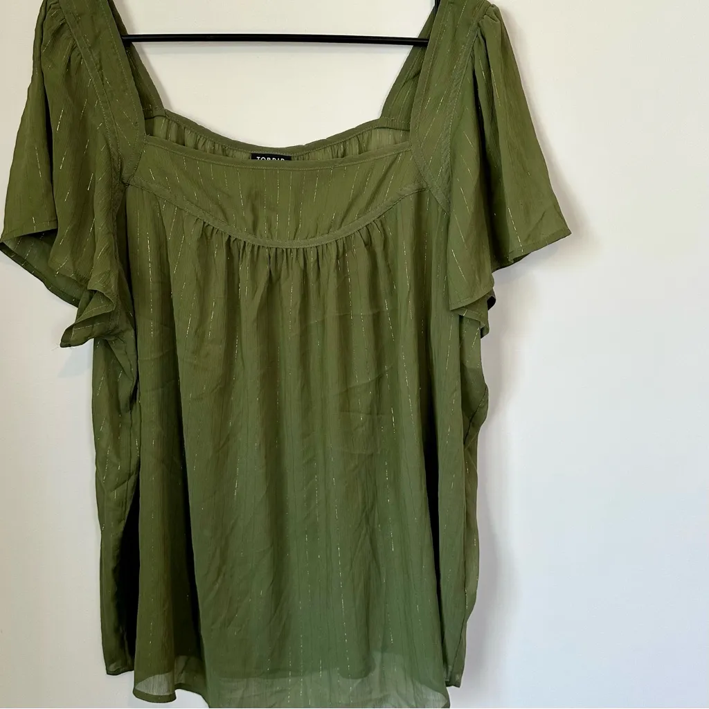 Torrid Olive Green Crinkle Chiffon Flutter Sleeve Square Neckline Top - Size 1 - Image 3
