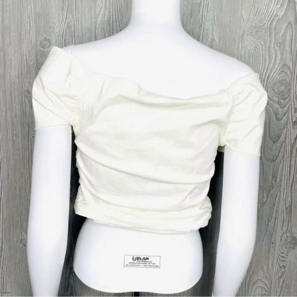 Zara White Off the Shoulder Ruched short sleeve Crop top size large - Image 4