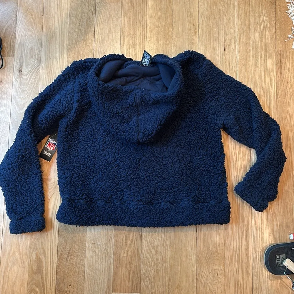 NFL Women’s Hoodie Tennessee Titans Blue Sherpa NWT Sizd Small - Image 3