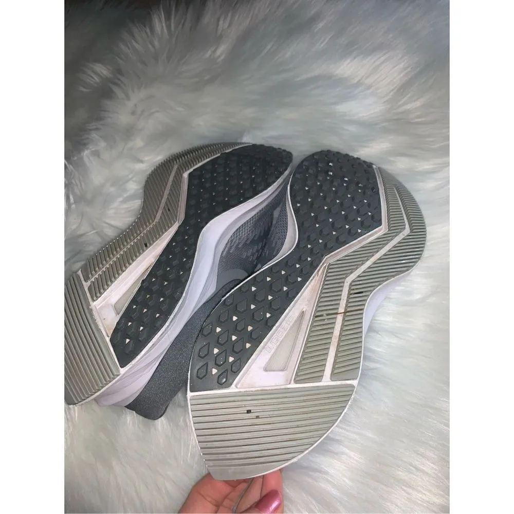 Nike running sneakers size 8  zoom windflow 6 gray - Image 4