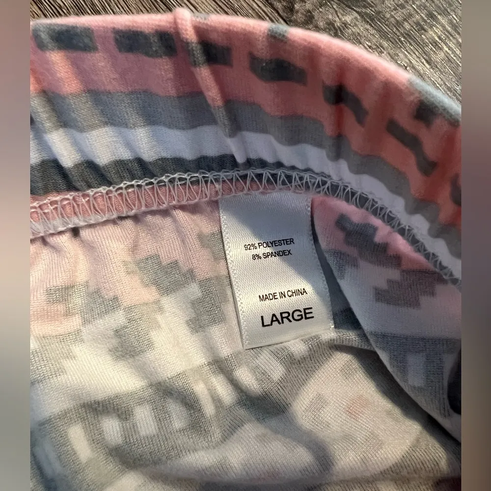 NWT Muk Luk Geometric Soft Leggings Size L - Image 4