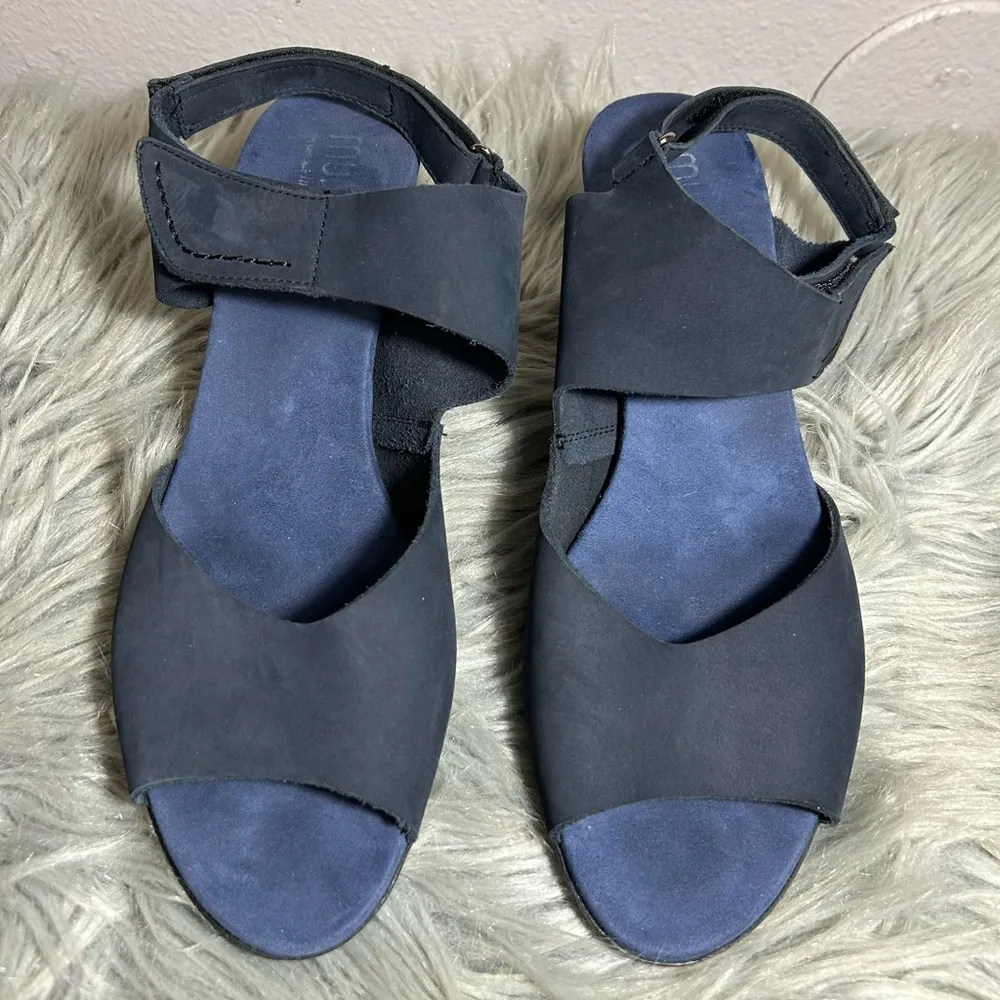 Munro Women's Fabiana in Sandalino Nubuck Navy Sandals Size 11 1/2 - Image 5