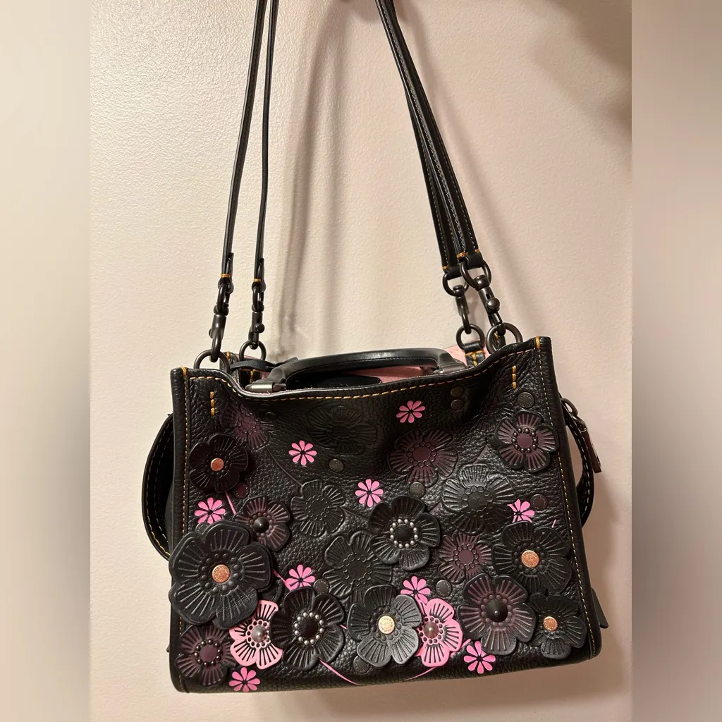 COACH 1941 Rogue 25 with Tea Rose Applique Black Pink Pebble Leather 87065 - Image 2