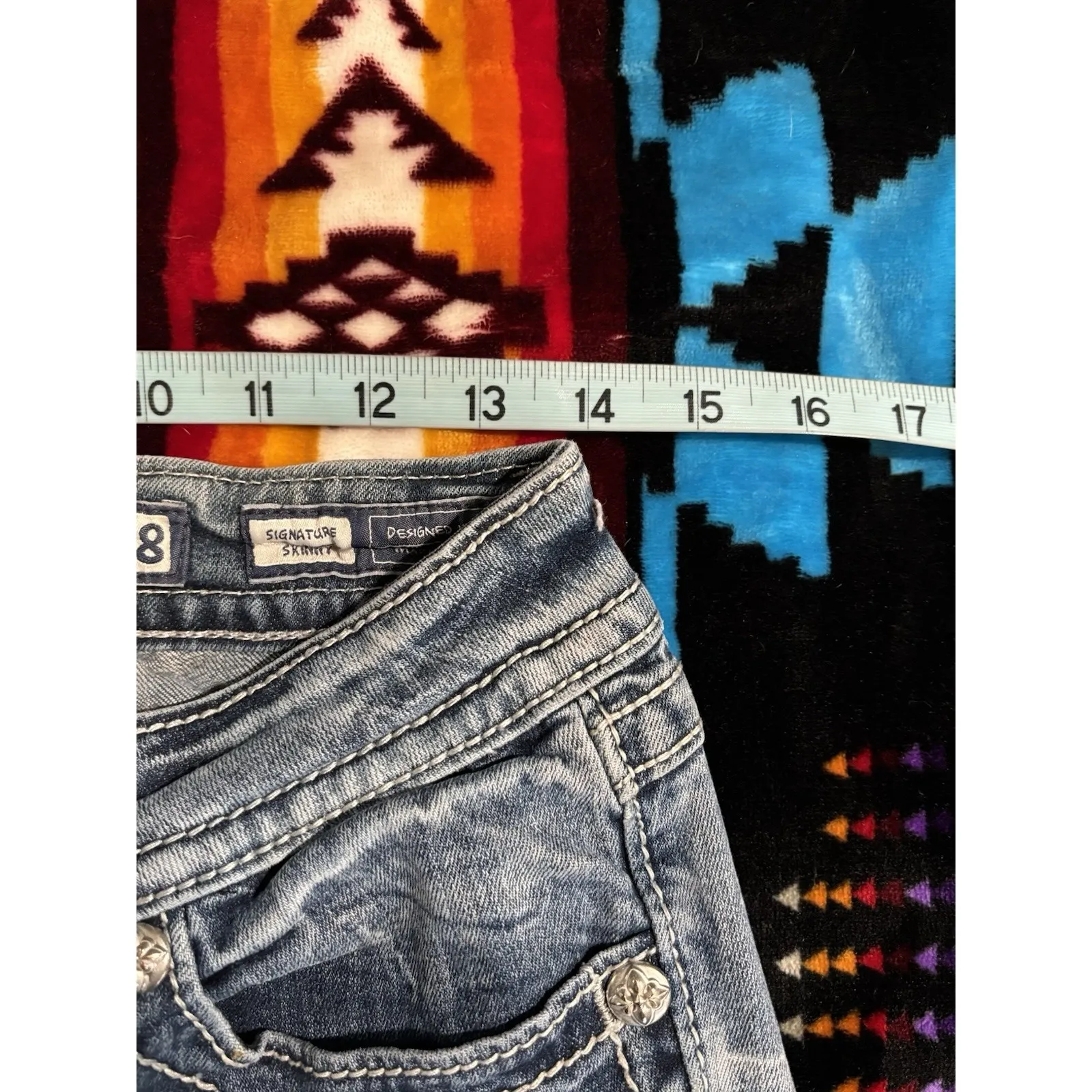 Miss Me Skinny Jeans Embroidered/Gem Light Wash Logo Size 28 Low Rise Boho - Image 6