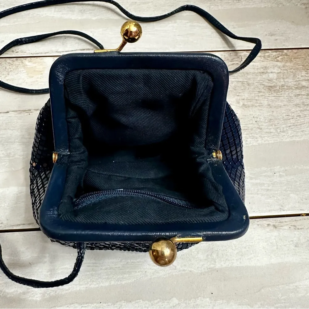 Dark Blue Chain Mail Purse Hand Crossbody Bag Goldtone Kiss Lock Closure 70s 80s - Image 7