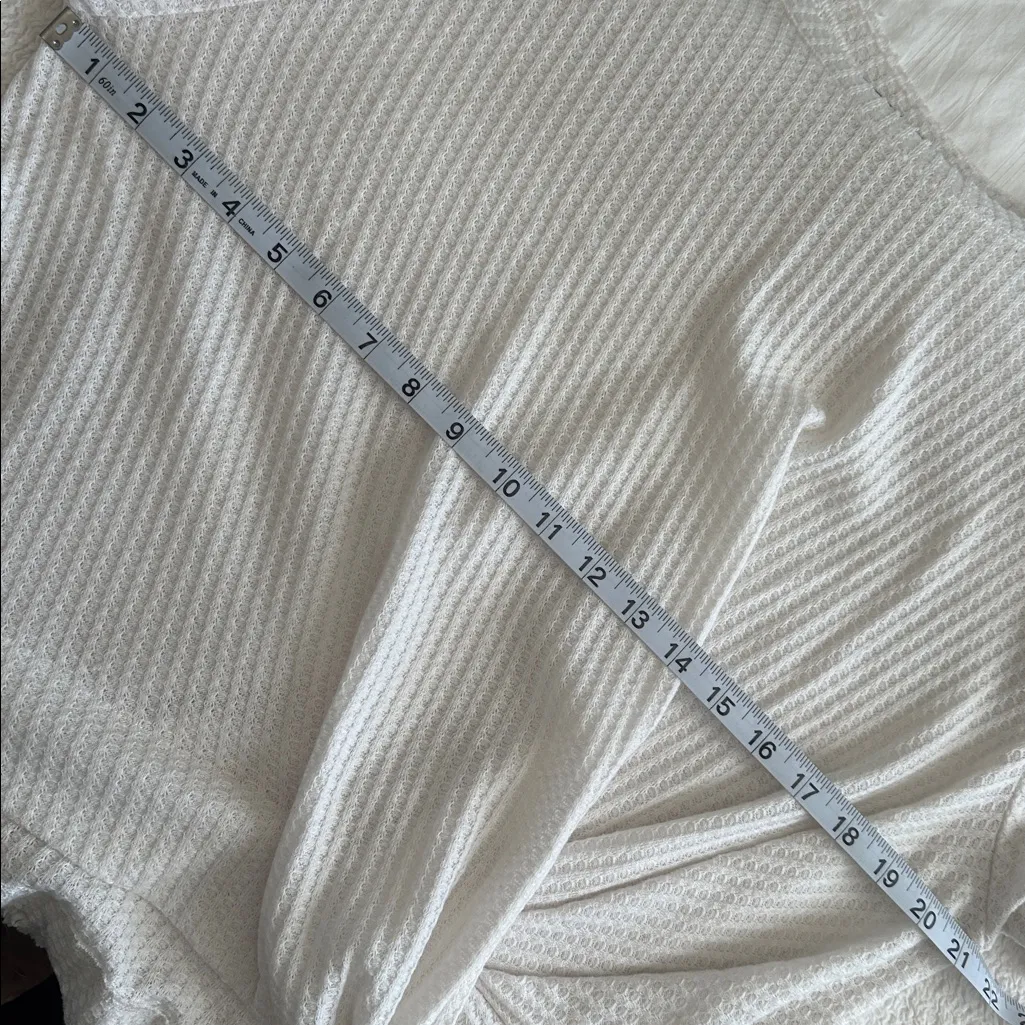 Umgee Ivory Textured Waffle Knit with Front Knot Top Size Medium - Image 6