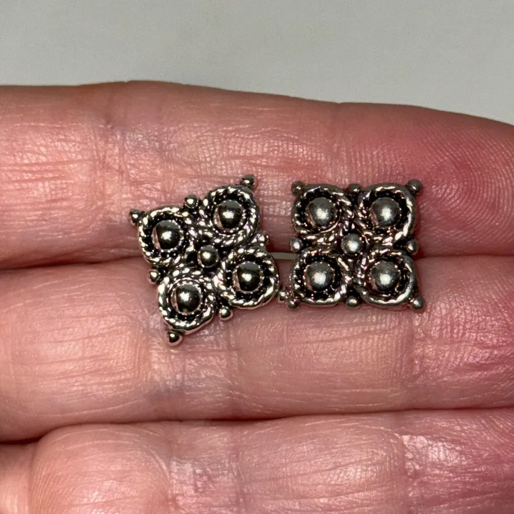 Vintage Napier Square Pierced Stud Earrings Elegant Rope Silver Tone - Image 2