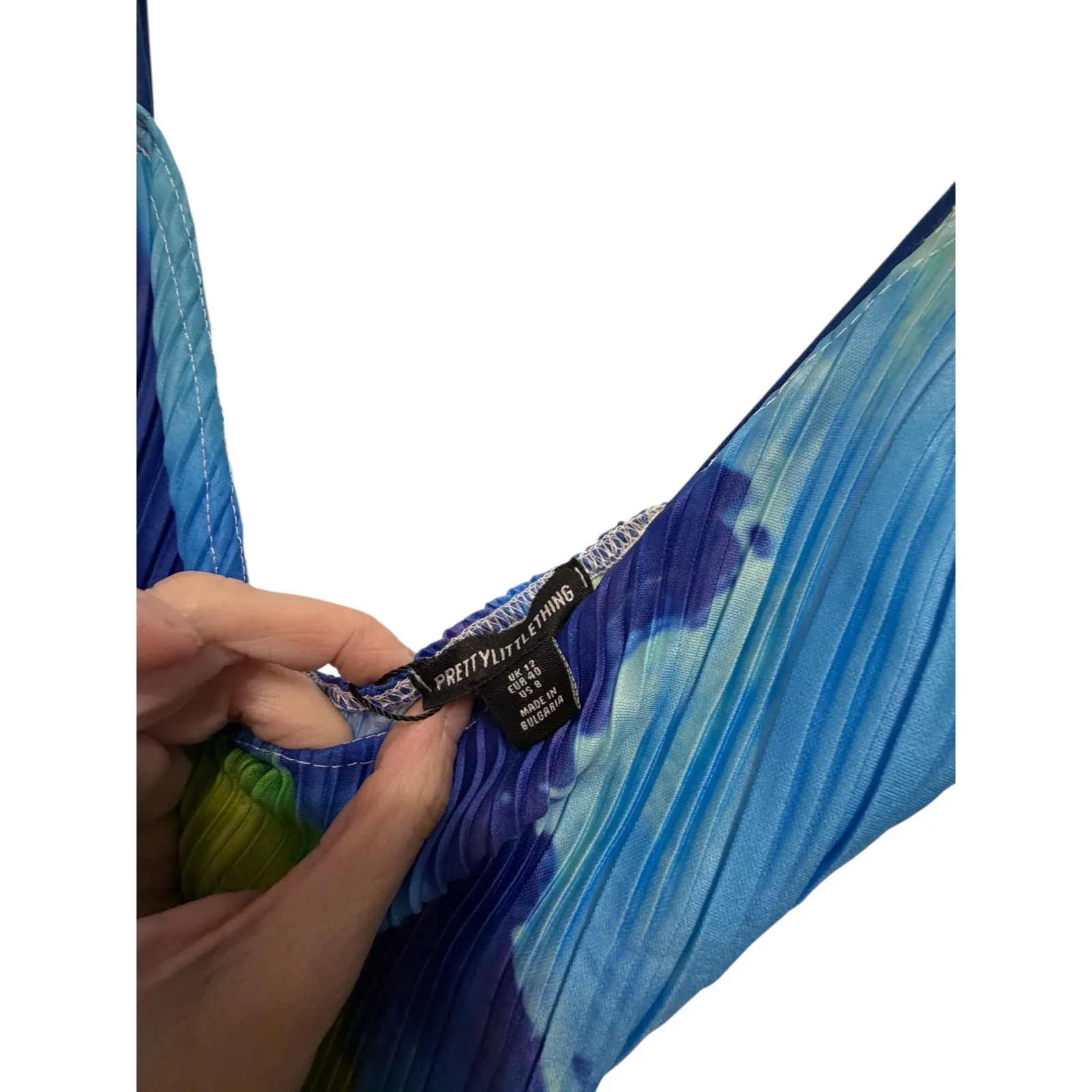 PrettyLittleThing Pleated Maxi Dress Abstract Print Blue Yellow V Neck - Image 3