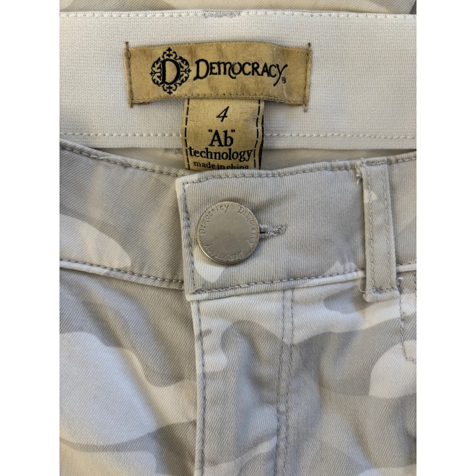 Democracy  Ab Tech Ankle Jeans – Size 4 – Cream & Gray Camo – Zipper Accent - Image 2