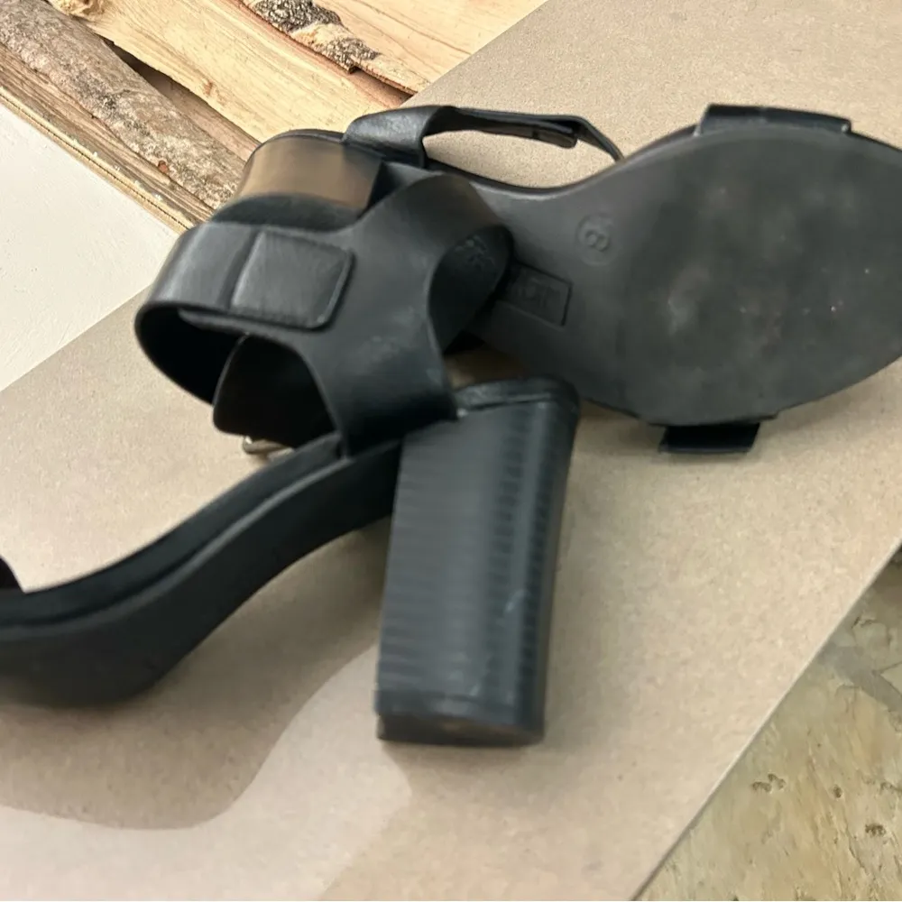 Brash Black Block Heel Open-Toe Shoes size 8 - Image 4