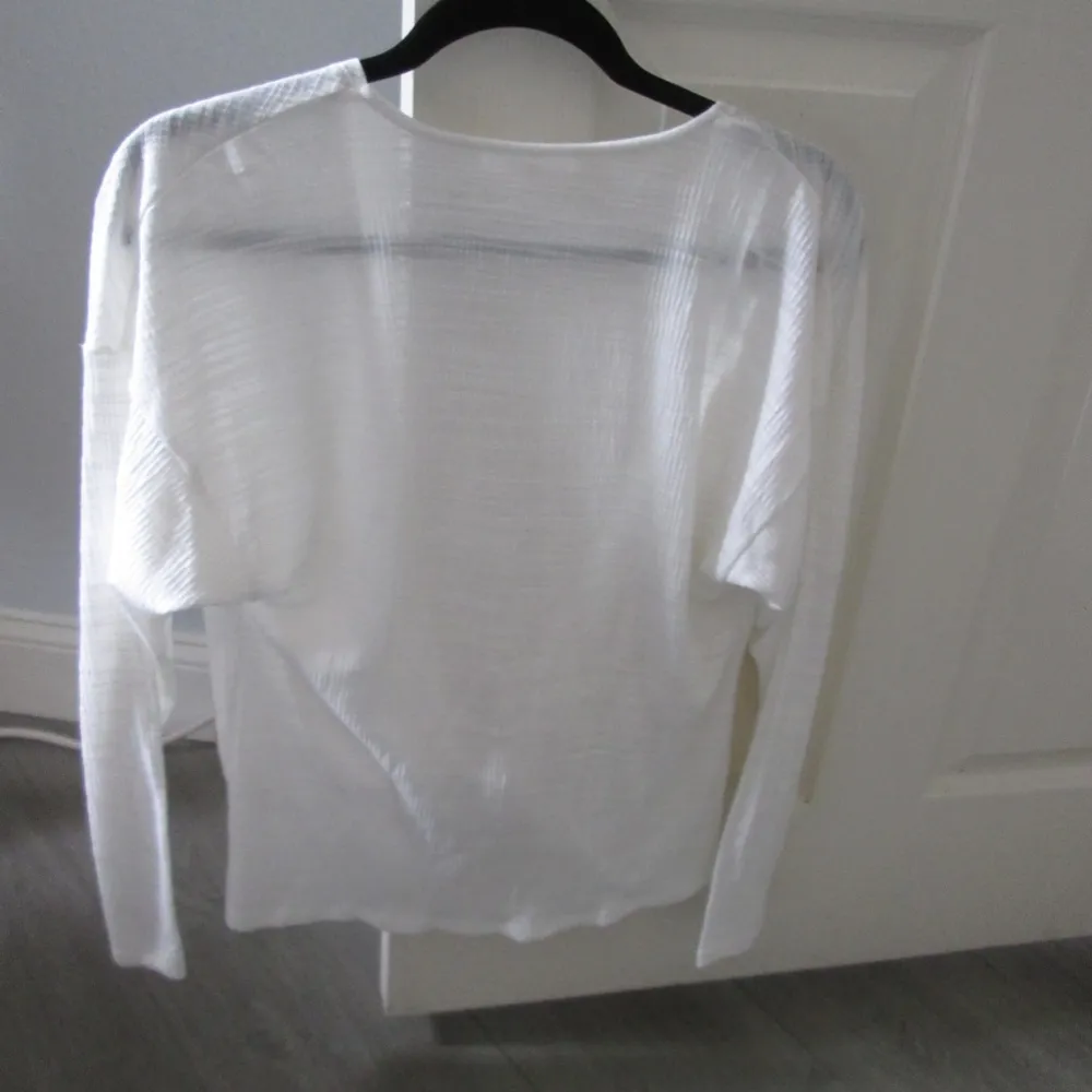 june & hudson White Twist front top - NWOT - Size Medium - Image 2
