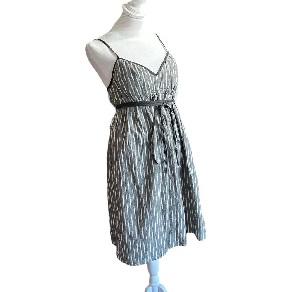 Converse women's size 4 grey striped spaghetti strap dress - Image 3