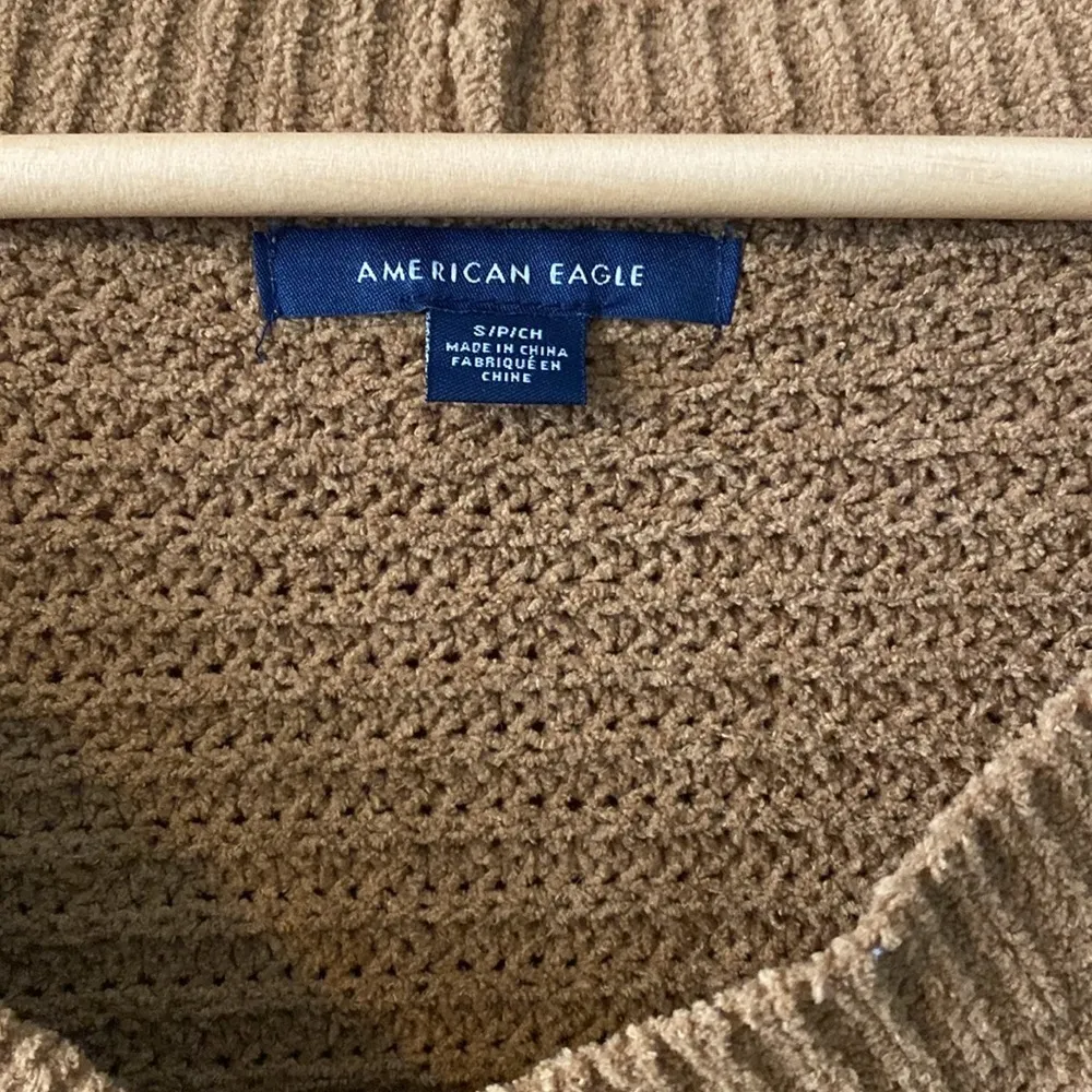 American Eagle Outfitters Small Gold Sweater Preowned Excellent Condition - Image 2