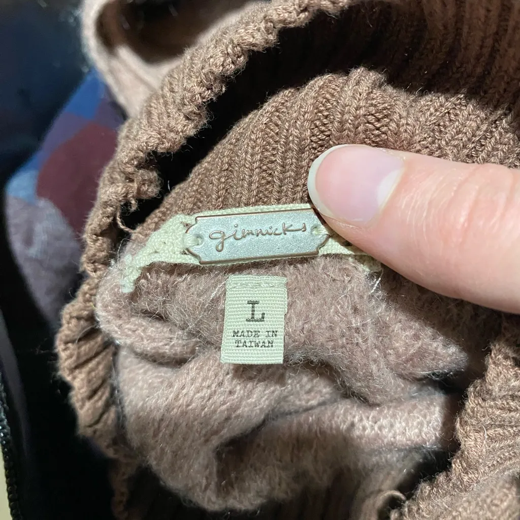 Womens sweater gimmicks large cropped - Image 3