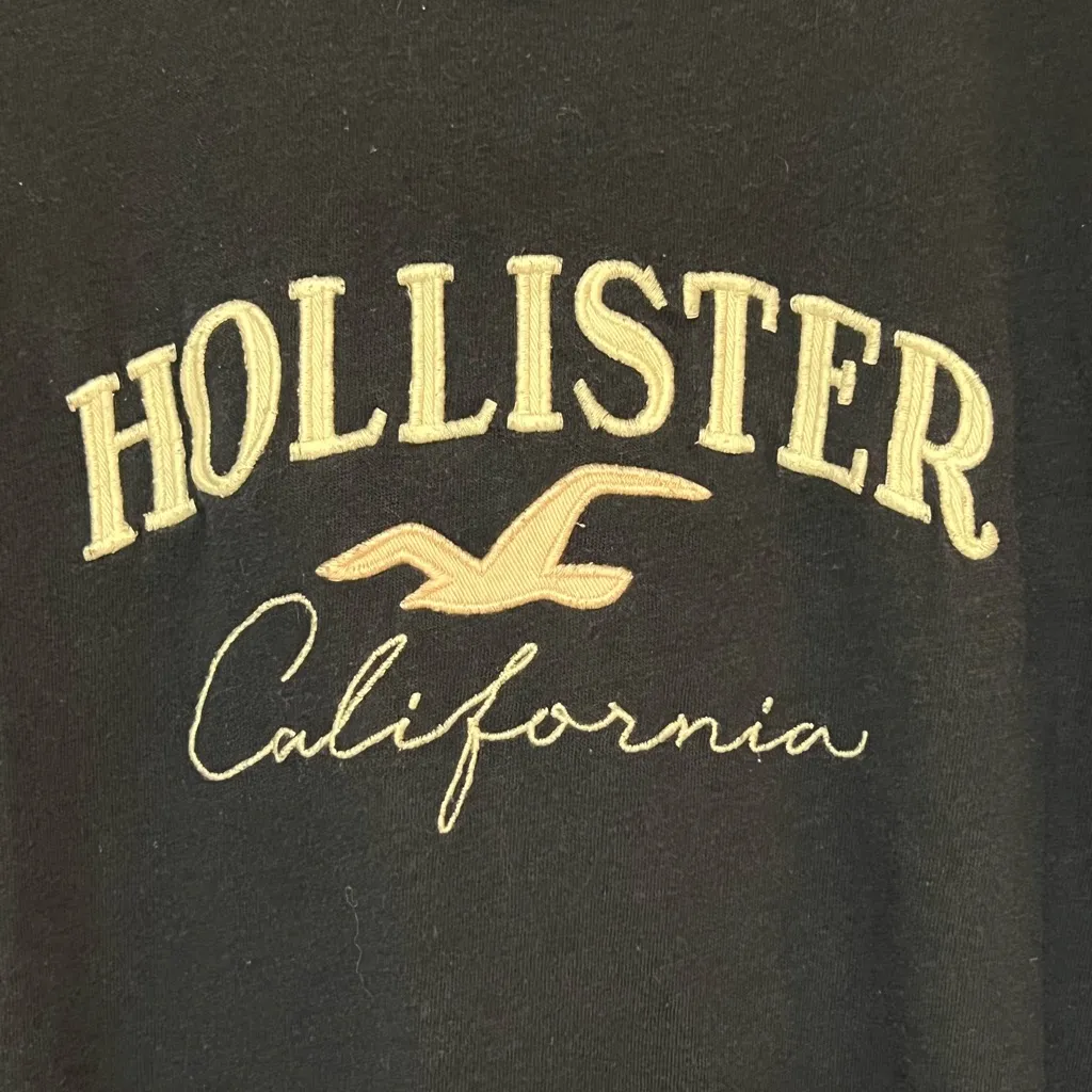 Hollister California T-shirt with Stitched on Logo - Size Large - VGUC - Image 2
