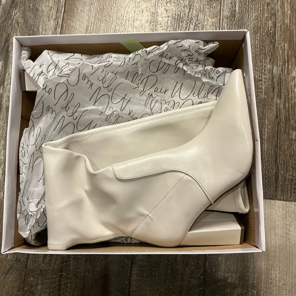 Wild Pair Elegant Cream Knee-High Boots Size 8 - Image 13