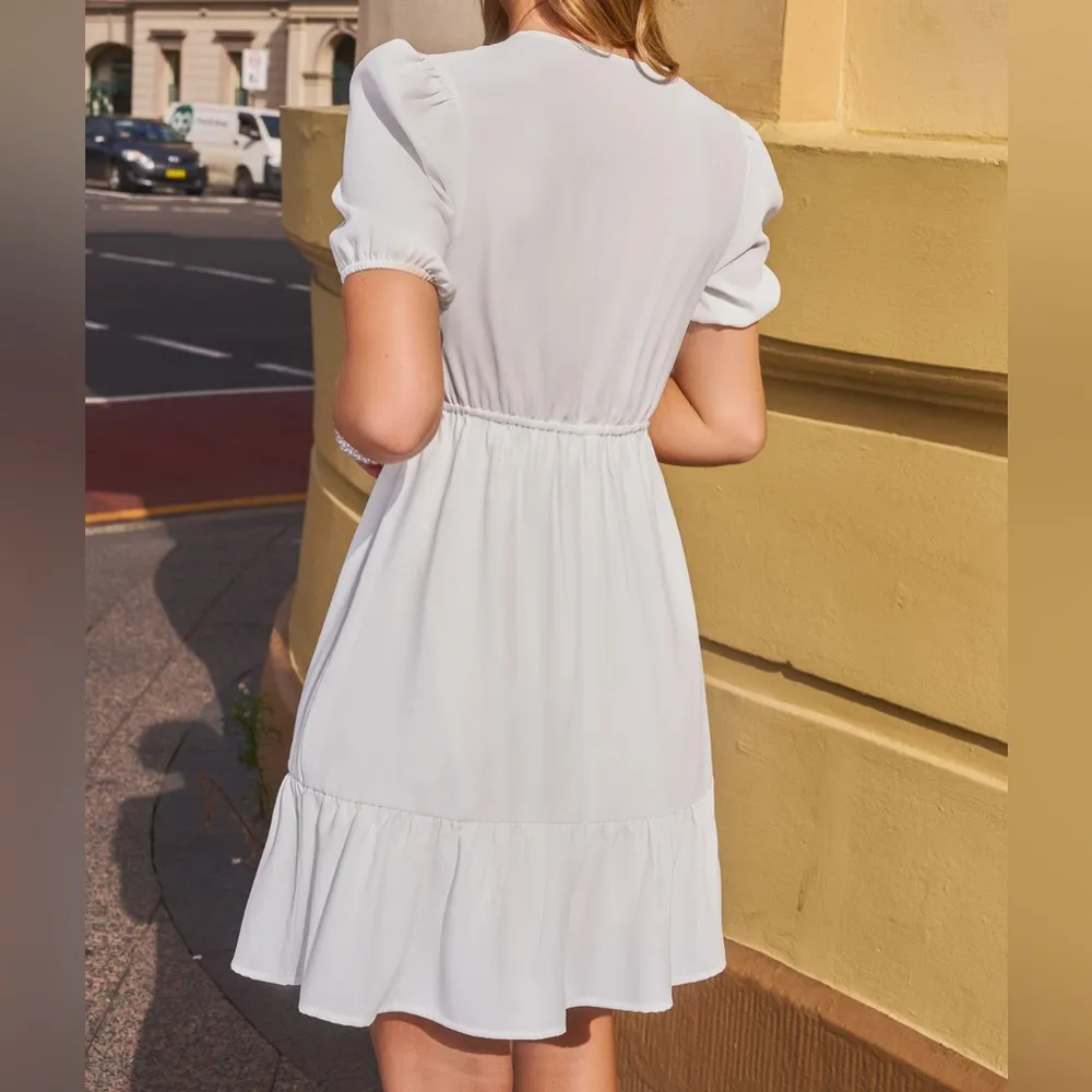 Cupshe Woman’s White Tropical Midi Dress Twist Front Cut Out Size XL Ruffle Hem - Image 2