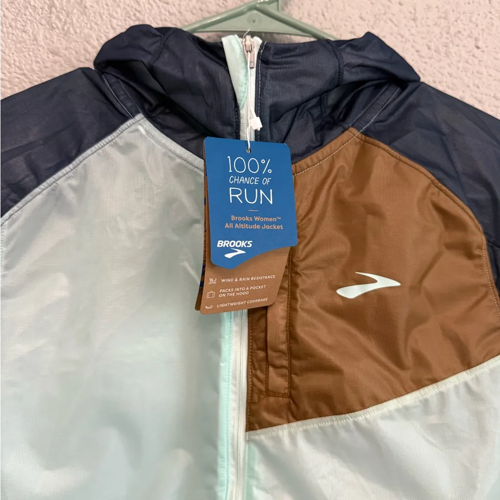 NWT Brooks All Altitude‎ Windproof Jacket Size Medium in Ice Blue Multi - Image 4