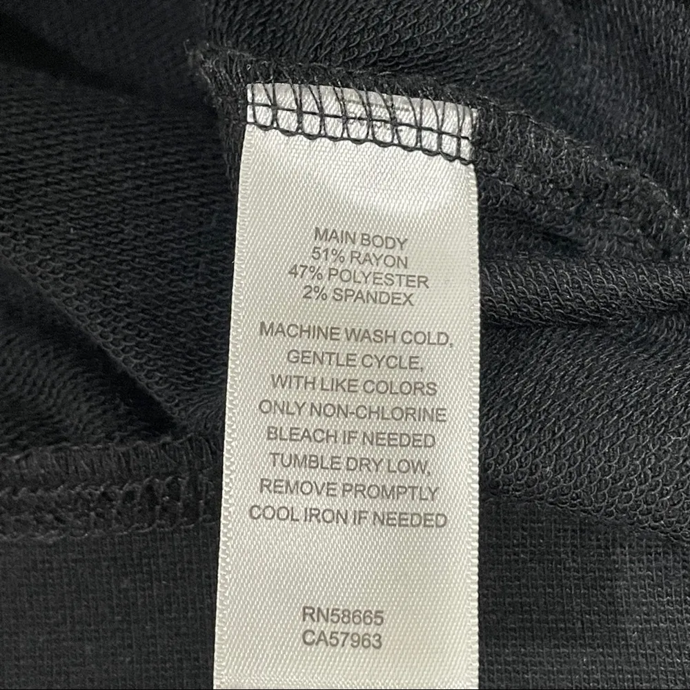 Make + Model black cropped lounge top light sweatshirt super soft size medium - Image 4