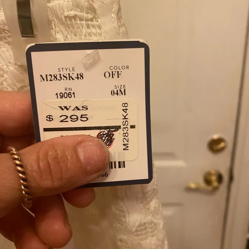 Nwt DONCASTER WHITE SKIRT SIZE 4 BUT MEASUREMENTS SAY LARGER - Image 4