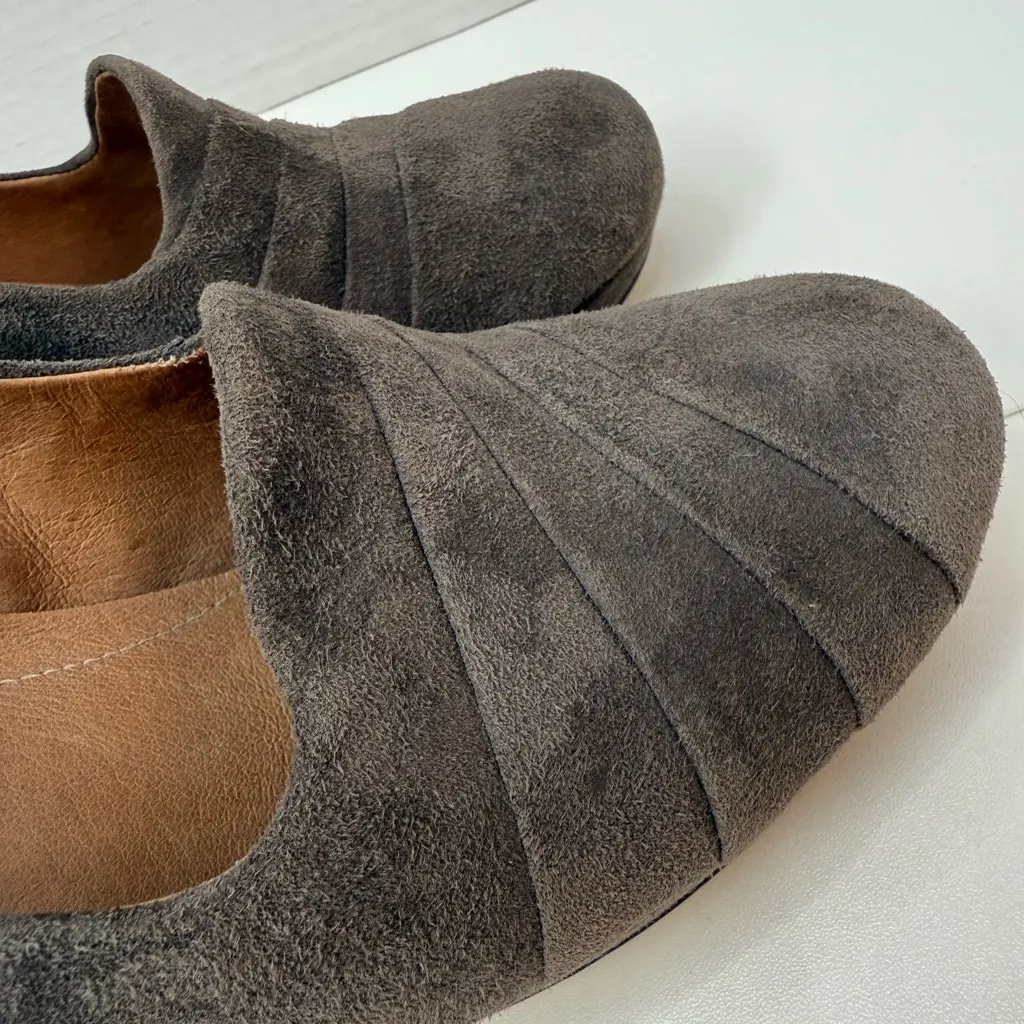 Clarks Women's Brown Suede Heels size 8 - Image 7