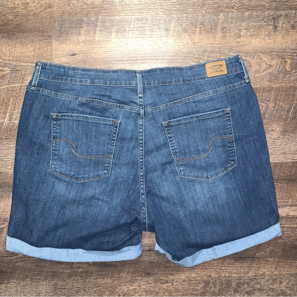 Signature by Levi’s Strauss Mid Rise Blue Denim Shorts Women’s Size 20W - Image 6