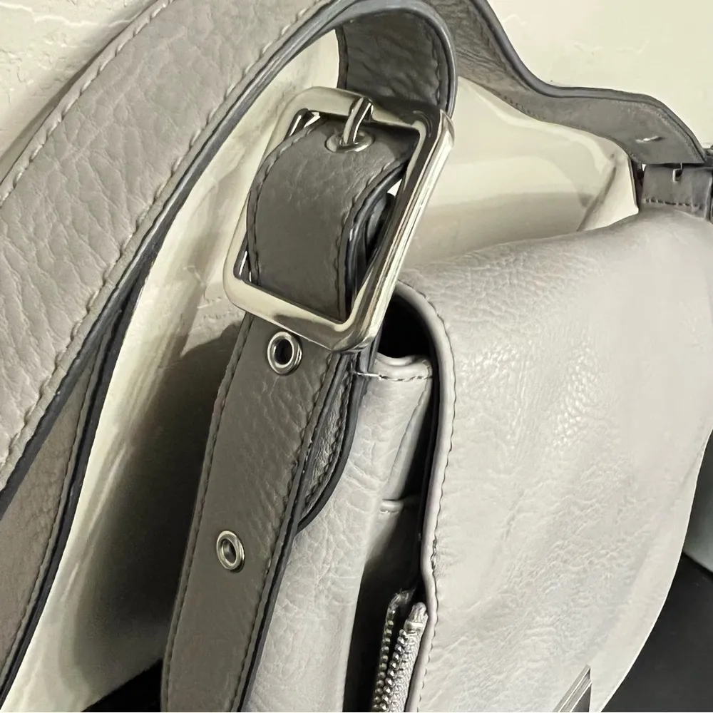 Juicy Couture Rosa vegan leather saddle bag/Crossbody adjustable strap10”x11” - Image 8