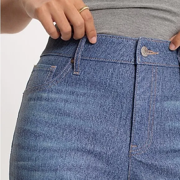 Express High Waisted Denim Look Faux Leather Straight Pant. Size 2 - Image 12