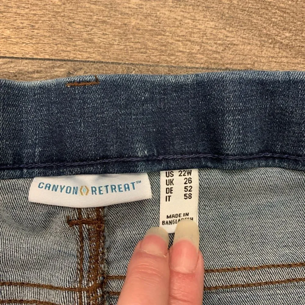 Canyon Retreat Ankle Crop Jeans Size 22W Embroidered Front Pockets NWOT Blue - Image 2