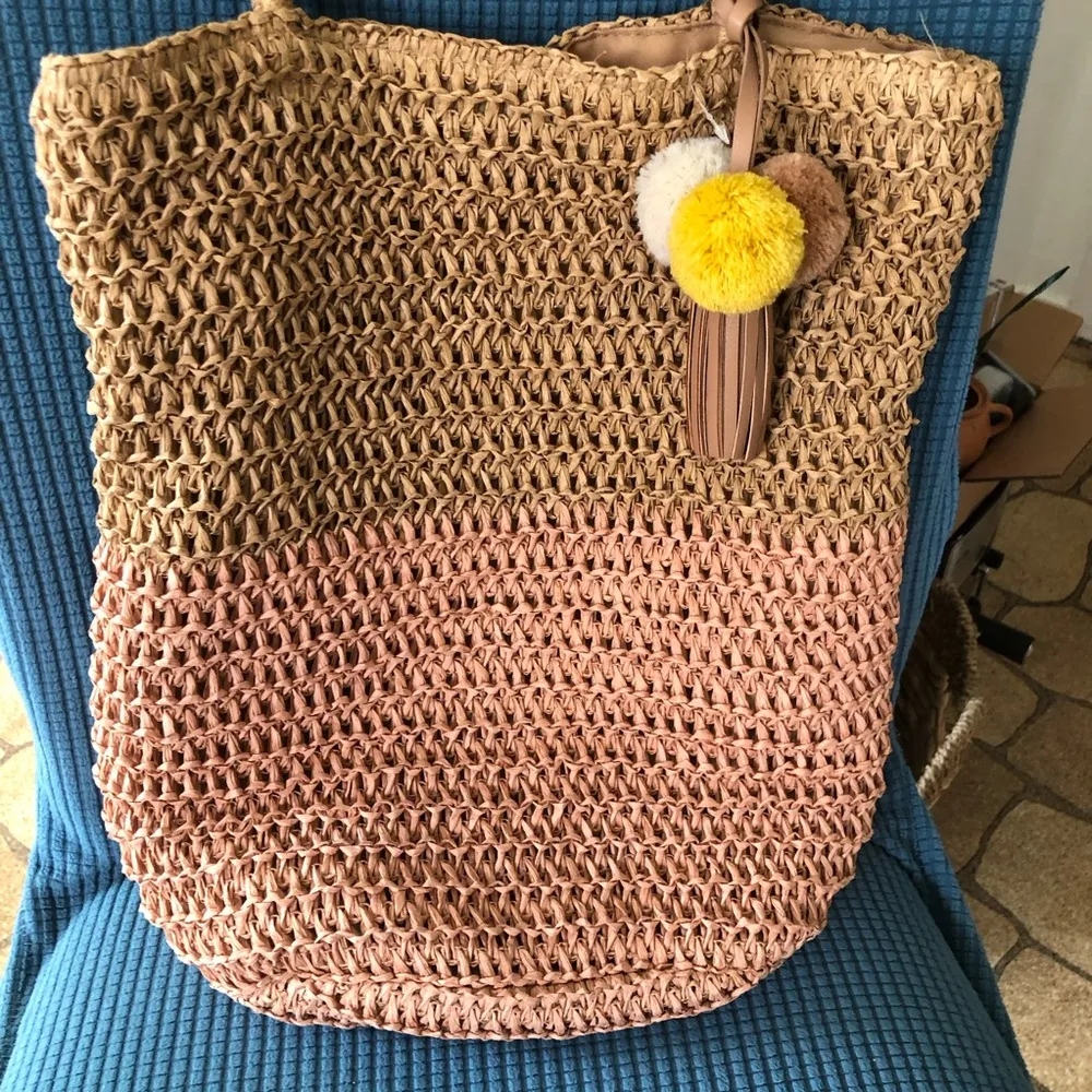 Summer Straw Large Purse Lined with pompoms - Image 2