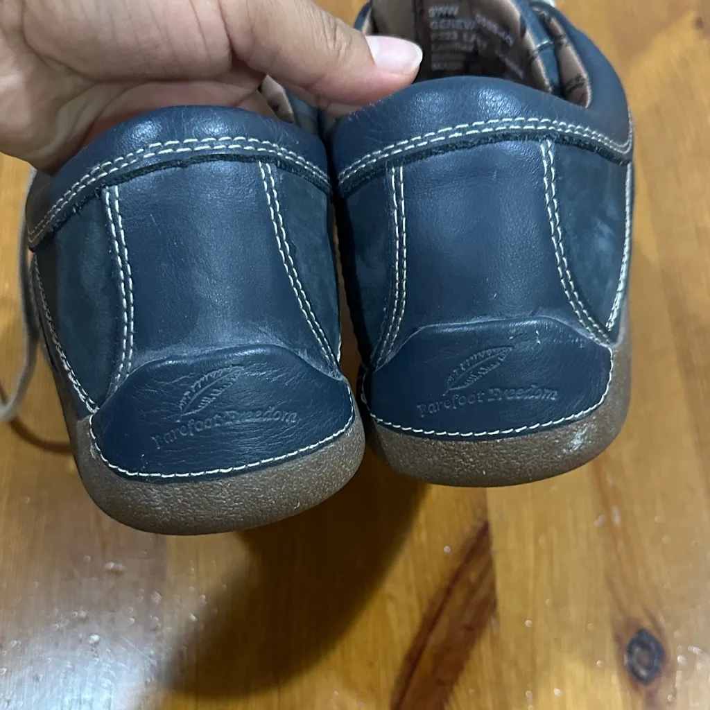 Barefoot Freedom Dark Blue Leather Shoes 9WW Size 9 - Image 8