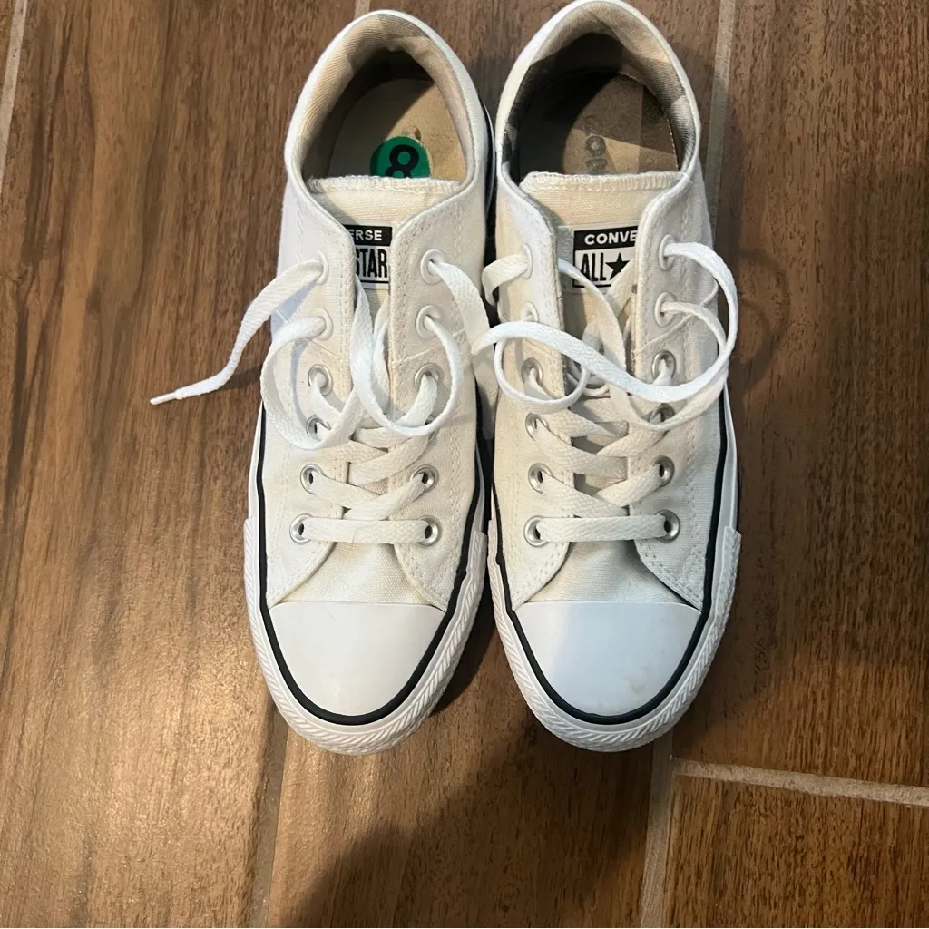 White converse sneakers size 8 - Image 3