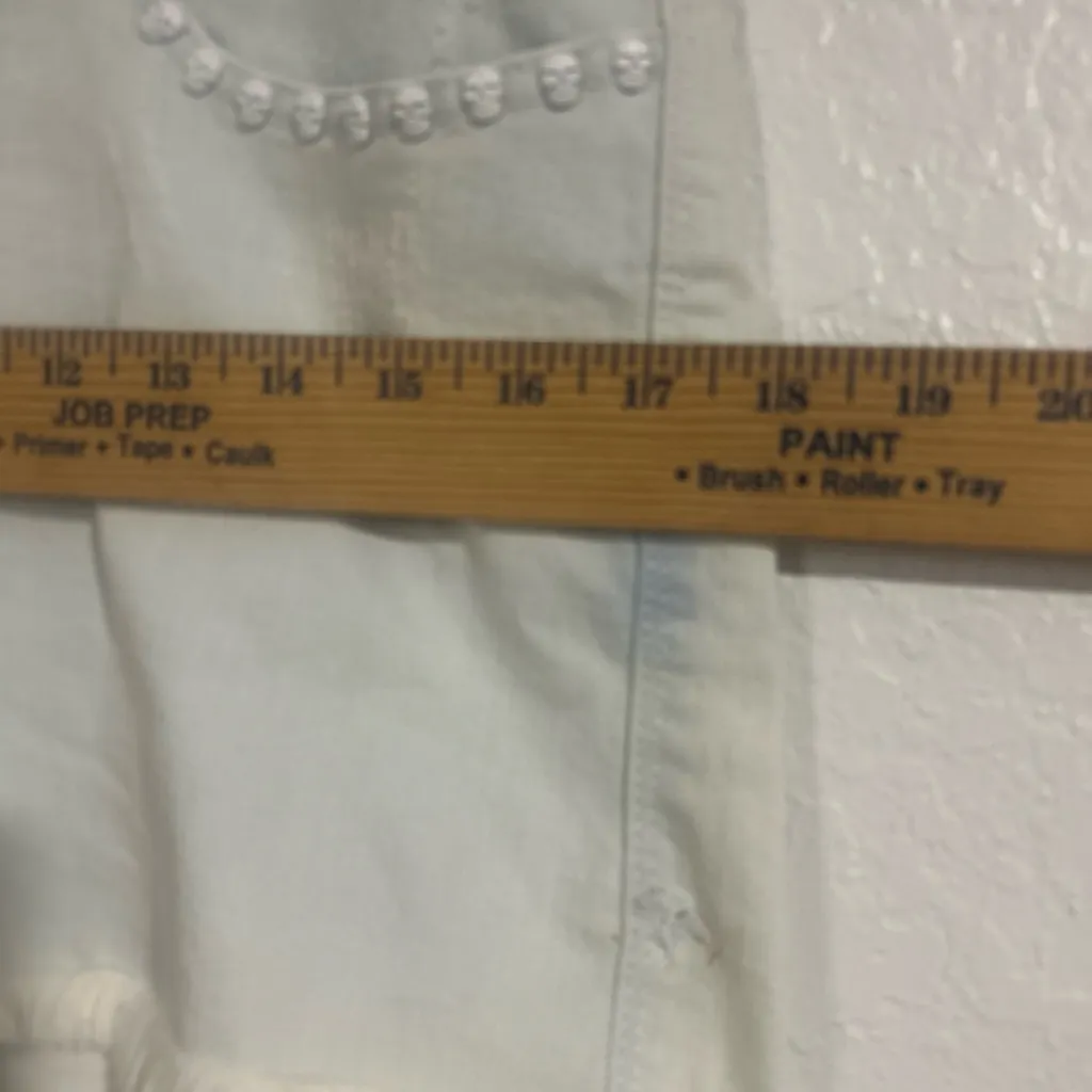 Rock & Republic White Jean Shorts with Frayed‎ Hem size 8 (254) - Image 7