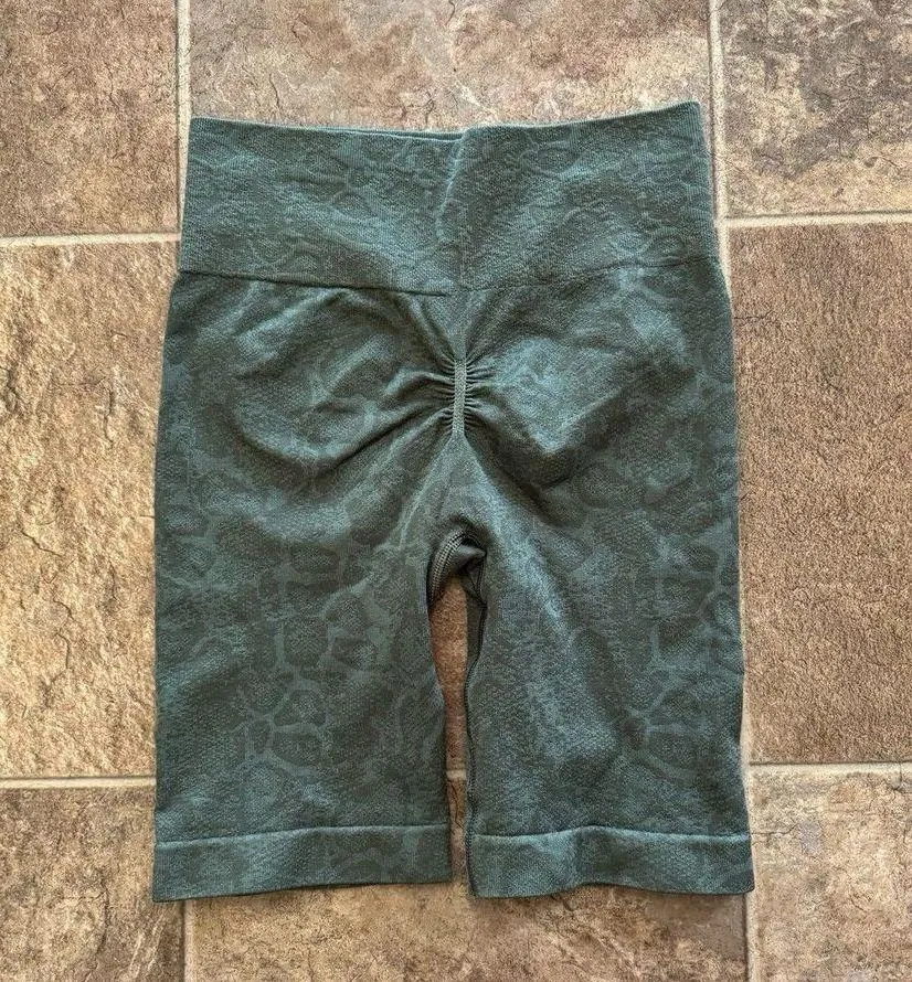 Gymshark Adapt Animal Seamless Shorts Size Small - Image 4