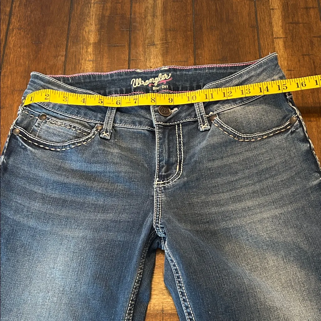 Wrangler Boot Cut Jeans in Classic Blue Size 7/8 EUC - Image 7