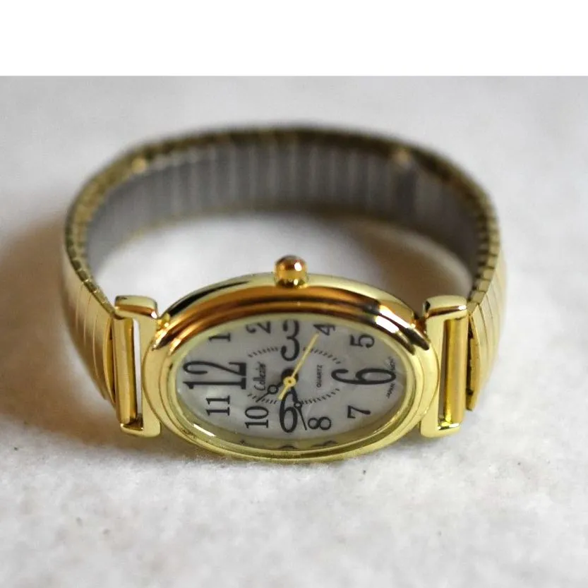 NWOT Collezio Mother Of Pearl Face Gold Tone Metal Stretch Band Casual Watch - Image 2