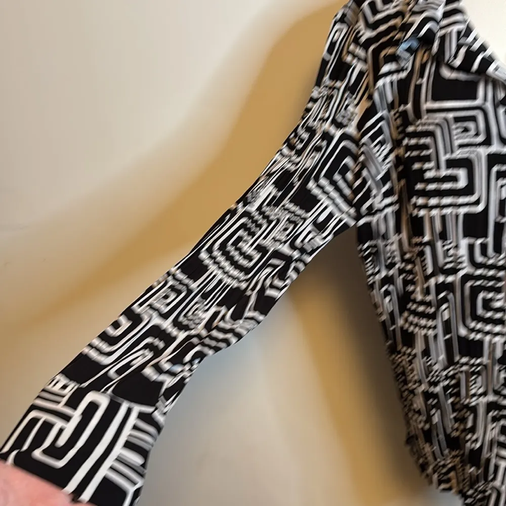 Lane Bryant black-and-white design long sleeve collared shirt size 18/20 - Image 3