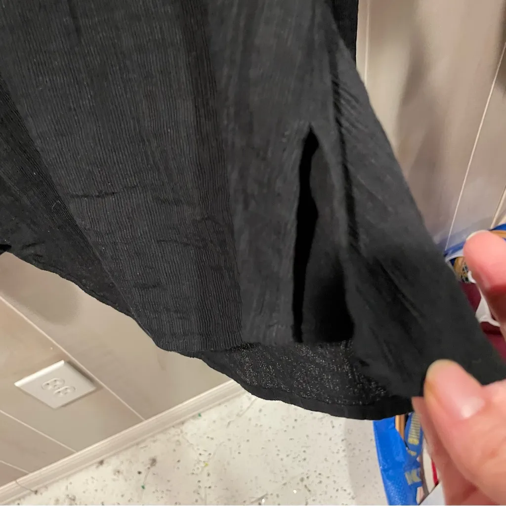 Treasure & Bond Cute boho whimsigoth black breezy v-neck crinkle blouse  flowy - Image 7