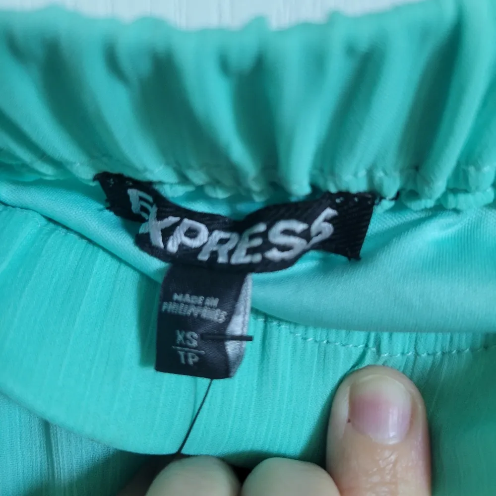 Nwt Express maxi skirt sheer with mini skirt lining new size xs seafoam green - Image 3