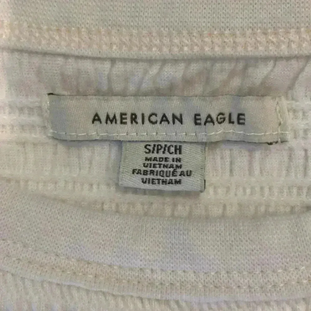 ⭐️ American eagle white textured teeshirt in size small - Image 4