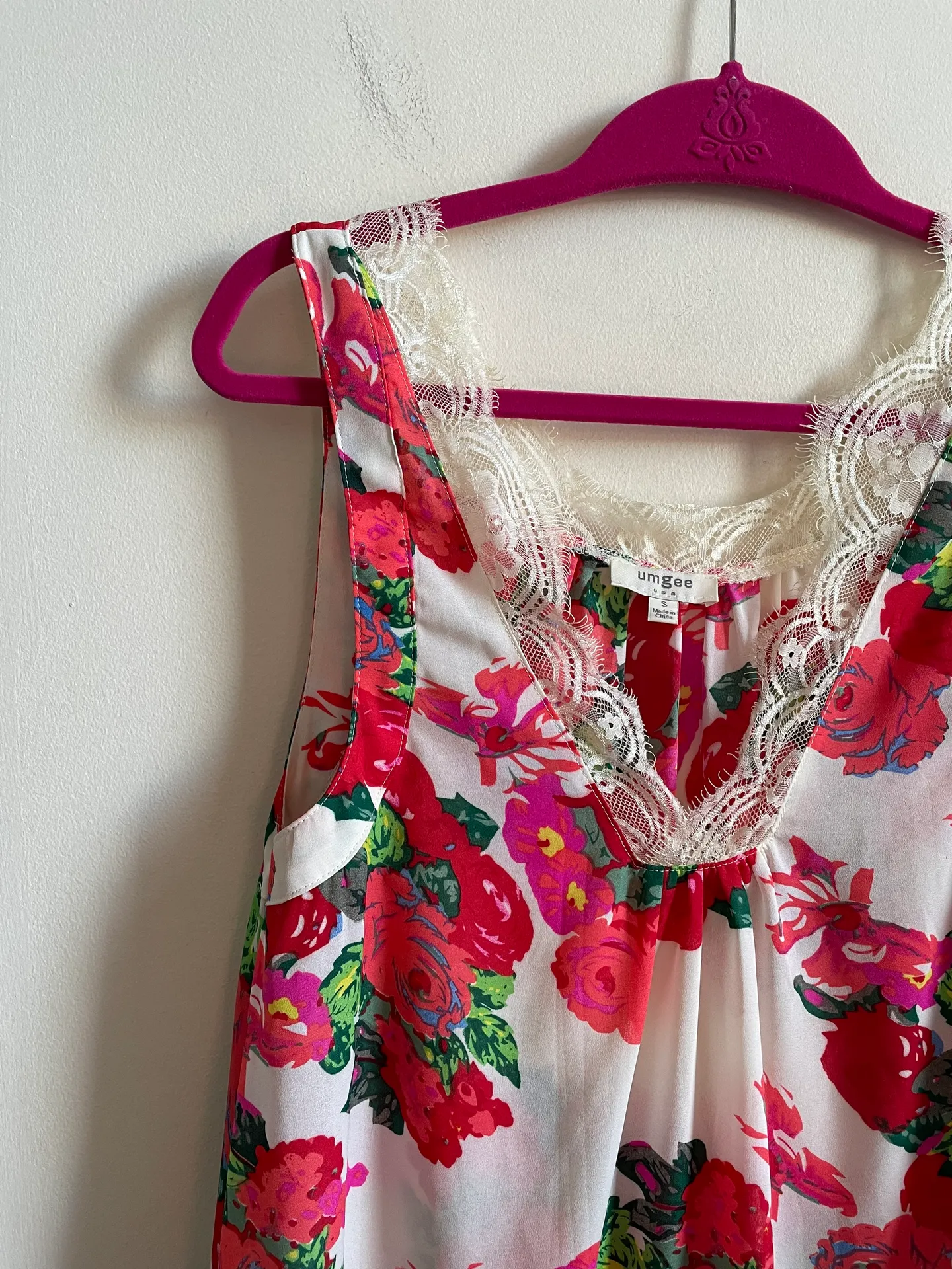 Umgee Nightgown Red Pink Floral Print Lace Detail Size Small - Image 3