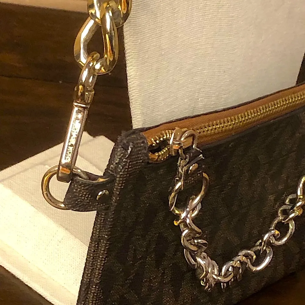 MICHAEL KORS Crossbody Detachable Pouch With Two Tone Metal Hardware Acorn Brown - Image 10