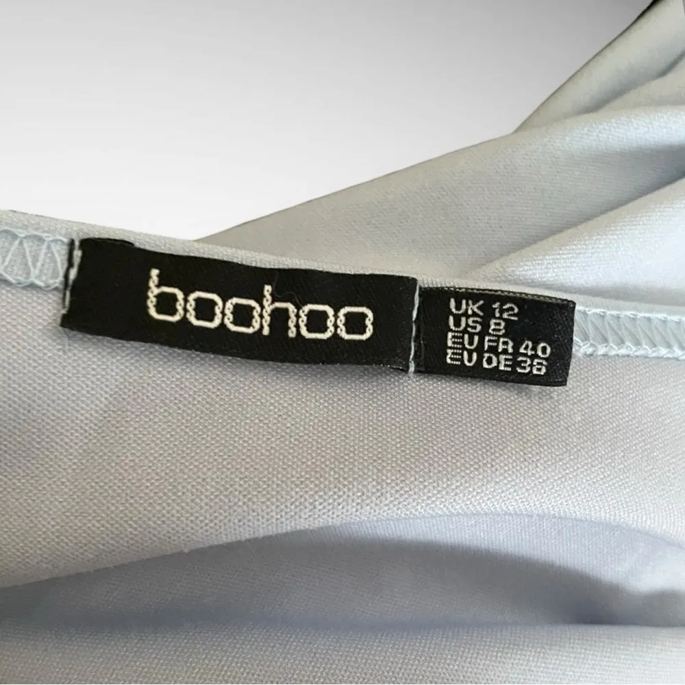 BOOHOO Light Blue Long Sleeve Cut Out Crop Top Size 8 | EUC - Image 5