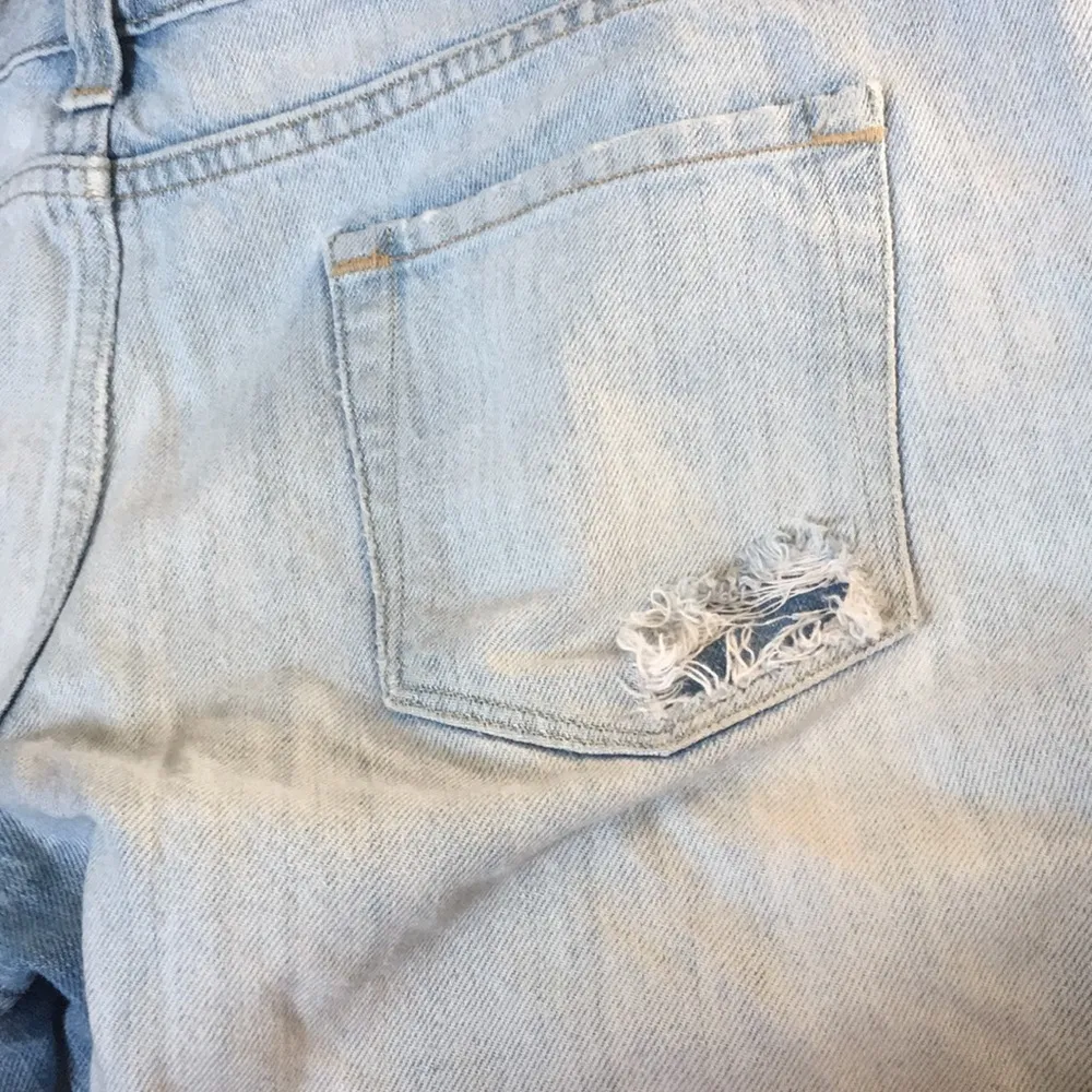 FINAL MARKDOWN Juniors Mossimo distressed shorts (17) Size undefined - Image 7