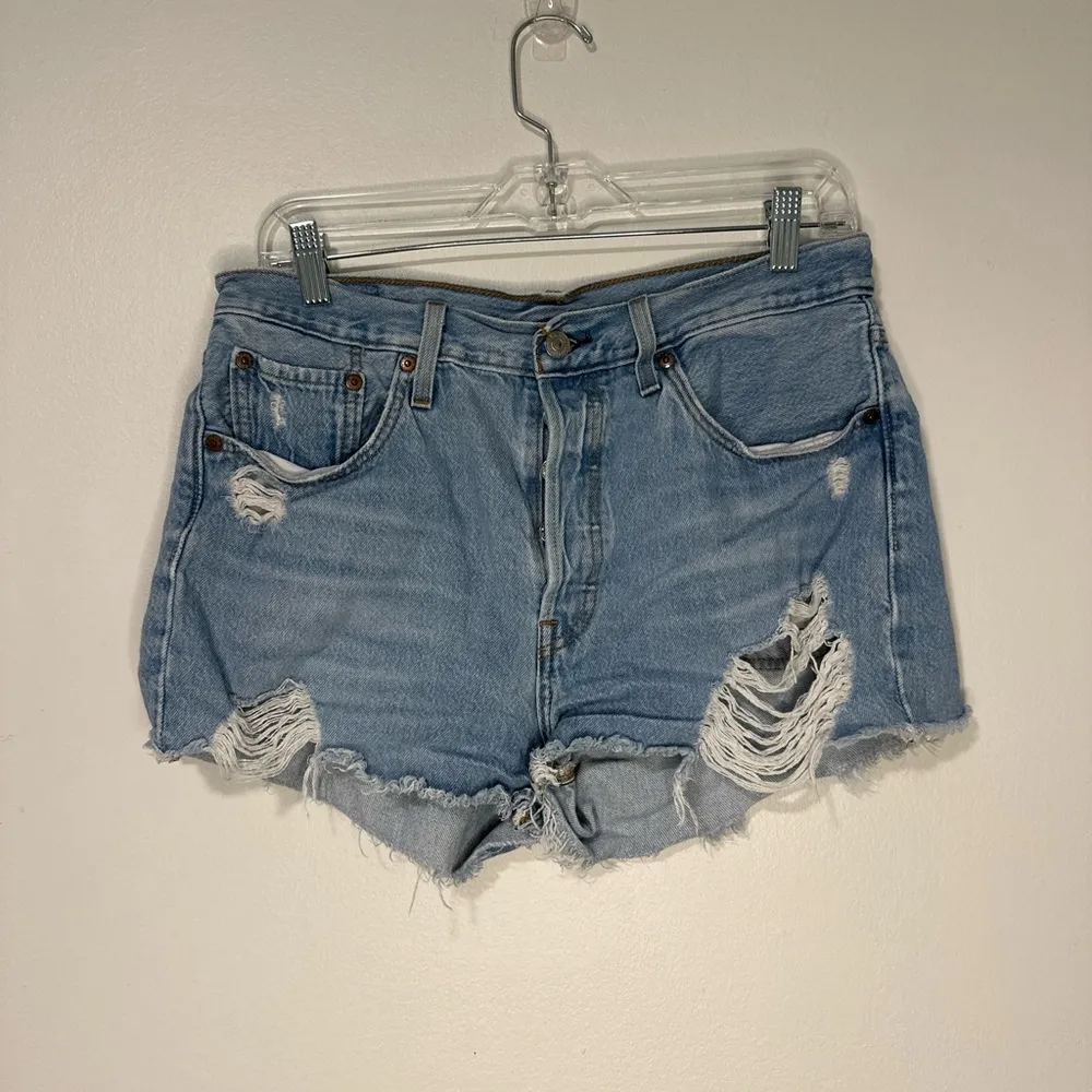 LEVI'S 501 High Rise Womens Denim Shorts Distressed Festival Sz 29 - Image 2